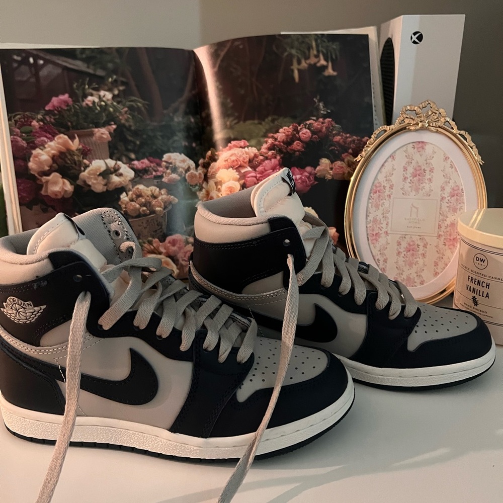 Air Jordan 1's Retro High '85 OG 'Georgetown' (Women's Size 6)